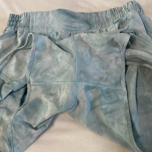 Lululemon Hotty Hot Low-Rise Lined Short - Picture 9 of 11